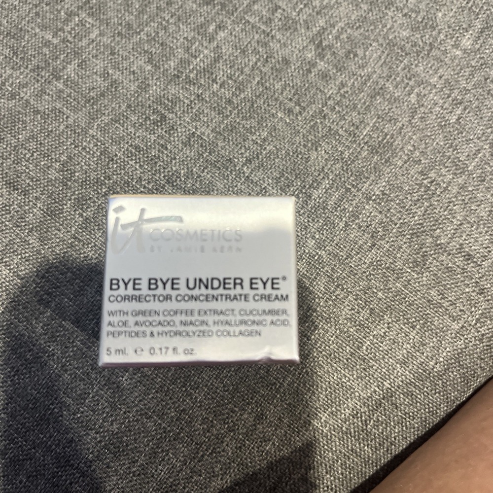IT Cosmetics BYE BYE Under Eye Eye Corrector Concentrate Cream .17 Fl Oz Light